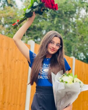 Anoosheh Rania Khan Instagram - 💕💗

#blue #uk #style #instagram #instagood #explore #roses #anooshehraniakhan