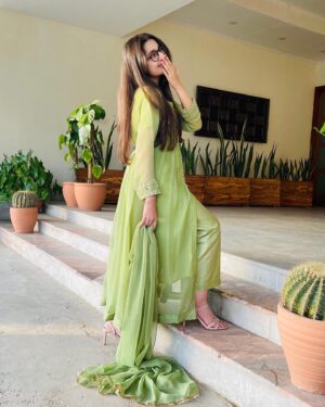 Anoosheh Rania Khan Instagram - 🍀🍀🍀

 Dress by: @shopegyofficial 
Shoes by: @thriftsteals.pk 
.
.
.
.
.
.
#shoes #explore #instagram #gorgeous #anooshehraniakhan