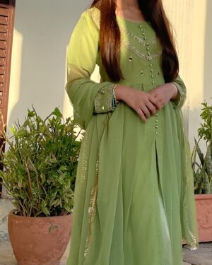 Anoosheh Rania Khan Instagram - 🍀🍀🍀

 Dress by: @shopegyofficial 
Shoes by: @thriftsteals.pk 
.
.
.
.
.
.
#shoes #explore #instagram #gorgeous #anooshehraniakhan