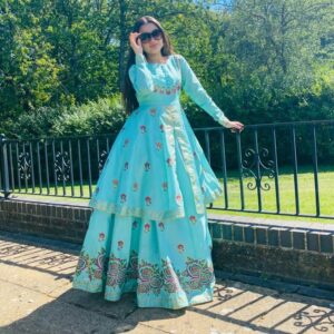 Anoosheh Rania Khan Instagram - The sky speaks in a thousand colours☀️♥️

Dress by: @royal_deseo_by_sn 
.
.
.
.
.
.
.
.
.
.
.
#love #sunsets #sky #clouds #blue #uk #windsor #weather #sunny #instagram #explore #instagood #anooshehraniakhan