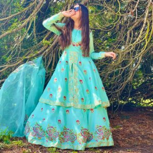 Anoosheh Rania Khan Instagram - The sky speaks in a thousand colours☀️♥️

Dress by: @royal_deseo_by_sn 
.
.
.
.
.
.
.
.
.
.
.
#love #sunsets #sky #clouds #blue #uk #windsor #weather #sunny #instagram #explore #instagood #anooshehraniakhan