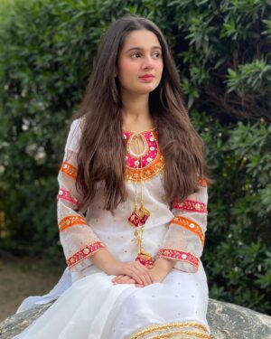Anoosheh Rania Khan Instagram - 🤍✨

Dress by: @handembroidereddresses 
.
.

.
.
.
#explore #pretty #instagram #white #anooshehraniakham