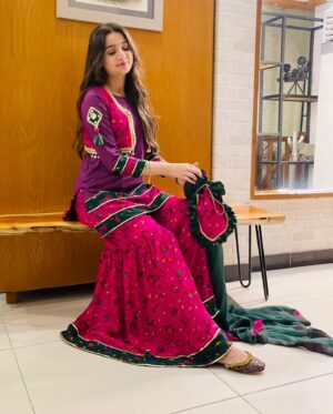 Anoosheh Rania Khan Instagram - ♥️✨
.
.
.
.
.
.
Dress by: @sindhi.libaas
Khussas by: @bagalleriabymaryam 

#explore #instagram #pretty #anooshehraniakhan