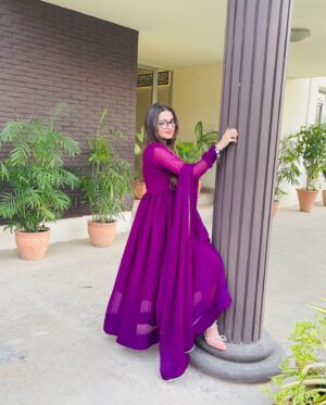 Anoosheh Rania Khan Instagram - MashAllah!
💜💜💜

Dress by: @fashion.trends4u 
👠by : @blackbeiger 
.
.
.
.
.
.#explore #fashiontrends #sunglasses #pictureperfect #purple #instagram #anooshehraniakhan