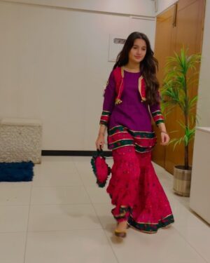Anoosheh Rania Khan Instagram - ♥️✨
.
.
.
.
.
.
Dress by: @sindhi.libaas
Khussas by: @bagalleriabymaryam 

#explore #instagram #pretty #anooshehraniakhan
