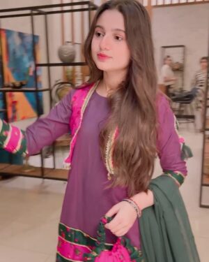 Anoosheh Rania Khan Instagram - ♥️✨
.
.
.
.
.
.
Dress by: @sindhi.libaas
Khussas by: @bagalleriabymaryam 

#explore #instagram #pretty #anooshehraniakhan