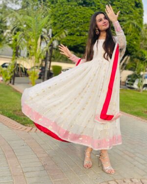 Anoosheh Rania Khan Instagram - 🤍🤍🤍
.
.
.
.
.
.
Dress by: @fashion.trends4u 
Khussas by: @khussa.minaar 
Jewellery by: @mairajaccessories 
Nails by: @irhu_official 

#explore #instagram #vacations #summer  #anooshehraniakhan