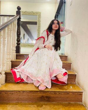 Anoosheh Rania Khan Instagram - 🤍🤍🤍
.
.
.
.
.
.
Dress by: @fashion.trends4u 
Khussas by: @khussa.minaar 
Jewellery by: @mairajaccessories 
Nails by: @irhu_official 

#explore #instagram #vacations #summer  #anooshehraniakhan