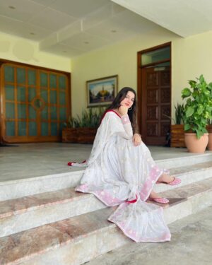Anoosheh Rania Khan Instagram - 🤍🤍🤍
.
.
.
.
.
.
Dress by: @fashion.trends4u 
Khussas by: @khussa.minaar 
Jewellery by: @mairajaccessories 
Nails by: @irhu_official 

#explore #instagram #vacations #summer  #anooshehraniakhan