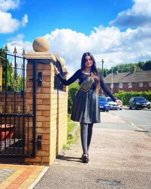 Anoosheh Rania Khan Instagram - From the cobblestone paths of the past to the towering skyscrapers of the present, every corner tells a story waiting to be discovered…

#london #aesthetic #weather #rain #fashion #outfit #looks #fitcheck #pose #pretty #instagram #instagood #explore #fyp #anooshehraniakhan