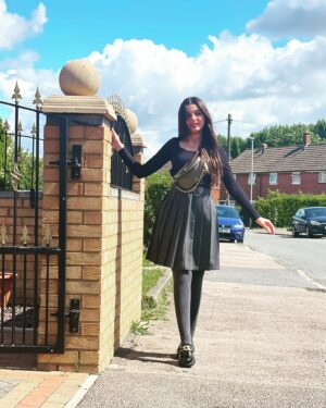 Anoosheh Rania Khan Instagram - From the cobblestone paths of the past to the towering skyscrapers of the present, every corner tells a story waiting to be discovered…

#london #aesthetic #weather #rain #fashion #outfit #looks #fitcheck #pose #pretty #instagram #instagood #explore #fyp #anooshehraniakhan