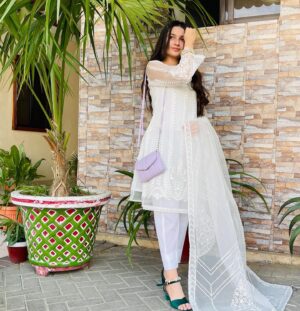 Anoosheh Rania Khan Instagram - 🤍🤍🤍

Dress by: @stitch._mania 
👠: @zapatla.pk 
.
.

.
.
.
#explorw #instagram #summers