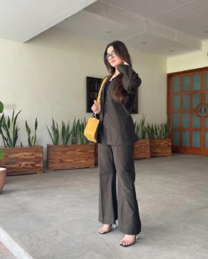 Anoosheh Rania Khan Instagram - ✨✨✨
Mashallah🧿🧿

Outfit by: @hurf.pk 
Bag by: @rtw_creation 
👠 : @thriftsteals.pk 
.
.
.
.
.
.
#explore #fashion #instagram #anooshehraniakhan