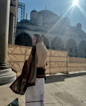 Anoushay Abbasi Instagram - - I got to visit two of the most beautiful mosques of Istanbul ‘Hayasofia and The Blue Mosque’ and trust me no words can describe how amazing i felt in there 
thank you so much @goturkiye and @go__istanbul for making such a wonderful trip and giving me the best experience of my life ♥️

P.S: paired @ybq.designstudios and @wearmanto to make my favourite look ✨