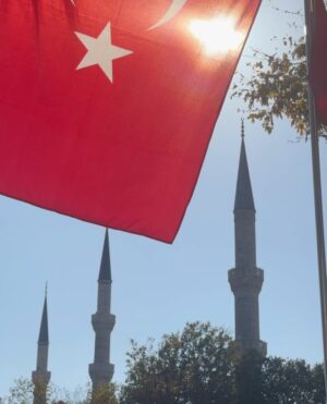 Anoushay Abbasi Instagram - - I got to visit two of the most beautiful mosques of Istanbul ‘Hayasofia and The Blue Mosque’ and trust me no words can describe how amazing i felt in there 
thank you so much @goturkiye and @go__istanbul for making such a wonderful trip and giving me the best experience of my life ♥️

P.S: paired @ybq.designstudios and @wearmanto to make my favourite look ✨