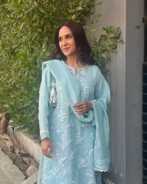 Anoushay Abbasi Instagram - - we will be hitting your screens very soon!! @haroonshahidofficial it was such a pleasure working with you! 🧚🏻

Wearing @j.junaidjamshed