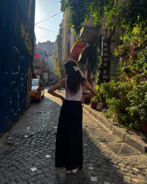 Anoushay Abbasi Instagram - - sweet and purple like my cotton candy 🫧 🍭

@goturkiye @go__istanbul