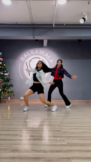 Anubha Sourya Sarangi Instagram - Iss baar unko harake hai dikhana! 

DC : @priyamm_bose wish to match your swag someday! 👯‍♀️

#thugle #ladiesvsrickybahl #anubhasouryadances #reelwithyrf #anubhasourya #bollywood #trendingreels #reelsinstagram #dancereels #reelitfeelit #anushkasharma #ranveersingh