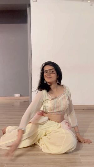 Anubha Sourya Sarangi Instagram - So I can’t dance anytime soon as a consequence of hurting my ACL. This tear needs sometime to recover. Till then , I have some throwback videos… 

Hope you like them! 

Beautifully choreographed by the beautiful @anvishetty #anubhasourya #trendingreels #reelitfeelit #salsawalastudios #explorepage #kolkata #bollywood #dancechallenge #dancereels #anubhasouryadances #anvishettytutorial #ramtajogi #taal #taalsetaalmila #aishwaryarai #akshaykhanna #anilkapoor
