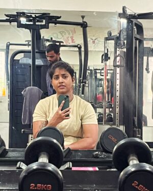 Anuja Mule Instagram - My whole life around this is vibing my self on this floor its like heaven for me 🙌🙏🙏 @ajinkyamule #gymrat #gymlife #gymmotivation #bodybuilding #powergirl #powerlifting