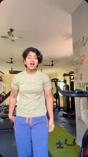 Anuja Mule Instagram - Chakhat shivba ch honar 🚩✌️💯 @anuja_mule_9146 #instagram #insta