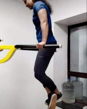 Anuja Mule Instagram - Extend your feet out in front of you so that your knees form 90-degree angles and your quads are parallel to the ground. Keep your core tight and your spine straight as you bend your elbows and slowly lower yourself down. (Make sure to keep your hips stable and let the entire motion come from your arms
