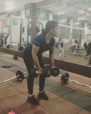 Anuja Mule Instagram - Dumbbell rowing😎💪