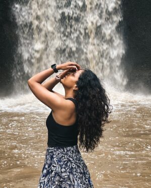 Anupama Gowda Instagram - Waterfall Girleeeee 

#bali #waterfall