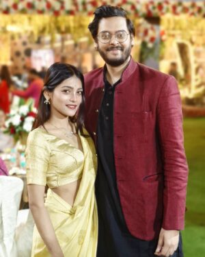 Anusha Viswanathan Instagram - Weddings and all. 💛
.
.
.
#weddingseason #dressedup #love #happiness #golden #mood #sareenotsorry #sareelove #fashion #vintagevibes #aesthetic #travel #lifestyle #instablogger