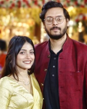 Anusha Viswanathan Instagram - Weddings and all. 💛
.
.
.
#weddingseason #dressedup #love #happiness #golden #mood #sareenotsorry #sareelove #fashion #vintagevibes #aesthetic #travel #lifestyle #instablogger