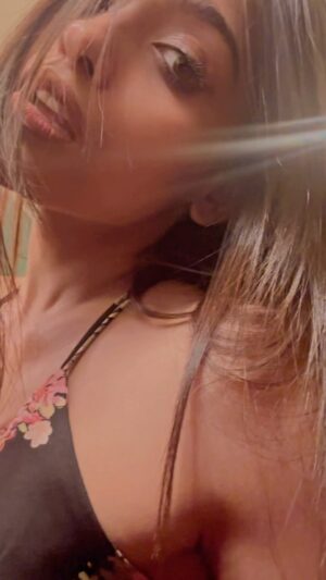 Anusha Viswanathan Instagram - Tyla be getting me into a mooooooood. 🖤
.
.
.
#trendingreel #mood #december #love #fashion #aesthetic #love #happy #dance #vibing #fashionblogger #moodblogger #instablogger #peace@