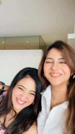 Anushka Merchande Instagram - Asking her to be my galentine🥰

#reel #besties #galentine #instagood