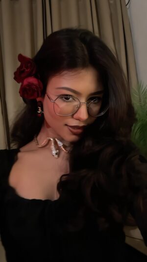 Anushka Singh Instagram - Am I late? 🫣
.
#explorereels #trending #transition