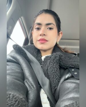 Anwesha Mukherjee Instagram - First week of 2025 has been one of the most productive weeks in a loooooong time coz damn I worked on myself & Ofcourse I have been praying for it. It involved focusing on my work & organise it, getting my studio room set after years of being a content creator, heartfelt conversations and facing his and my own inner demons, setting boundaries, decluttering my head space, crying and healing, being vulnerable and strong, writing daily tasks, planning on social media detox for a day and fixing limited time for Instagram,talking to new people for business development and many many new clients to help them fix their weight loss goals & finally setting small goals for this month for myself 🧿🤗🙏🏼❤️ I am taking each day at time and loving it #newyear #photodump
