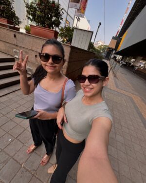 Anwesha Mukherjee Instagram - My annual Mumbai therapy #family #mumbai #love