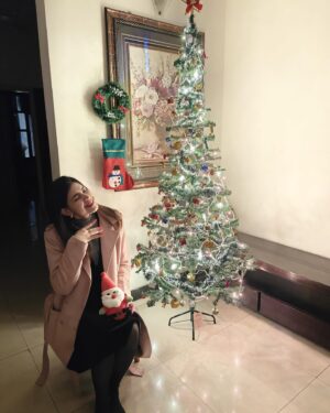 Anwesha Mukherjee Instagram - Few antibiotics, anti allergy later, didi is ready for Christmas pics for Instagram. Ab Aajke liye Meine itne pyaar se Christmas tree sajaya hai, toh khud nahi sajungi kya ? 😊 Dawaai liya, hair wash kiya, hot chocolate piya, dress pehen liya & Utsav ko bola photo lo … Merry Christmas 🎄❤️ May Jesus bless us all