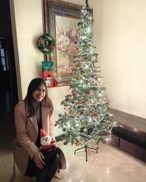 Anwesha Mukherjee Instagram - Few antibiotics, anti allergy later, didi is ready for Christmas pics for Instagram. Ab Aajke liye Meine itne pyaar se Christmas tree sajaya hai, toh khud nahi sajungi kya ? 😊 Dawaai liya, hair wash kiya, hot chocolate piya, dress pehen liya & Utsav ko bola photo lo … Merry Christmas 🎄❤️ May Jesus bless us all