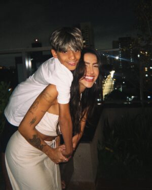 Any Borges Instagram - Feliz aniversário, meu amor! Viver a vida ao seu lado é a maior aventura e a minha maior bênção. Você me transforma todos os dias na mulher que sou, me ensina sobre amor, paciência e alegria genuína. Desde a sua chegada, minha vida ganhou cor, sentido e um brilho especial. Que seu caminho seja sempre iluminado, cheio de felicidade, saúde e conquistas. Obg Deus por esse presente lindo 🤍✨