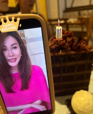 Apple Hong Instagram - New year celebration, birthday celebration, friendship celebration 🎉🎉🎉 every moment is precious ❤️

#友谊万岁
