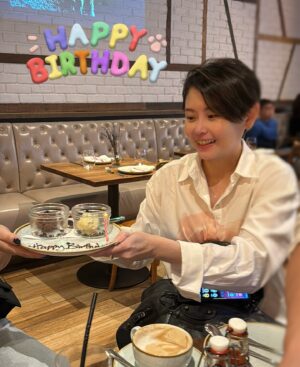 Apple Hong Instagram - New year celebration, birthday celebration, friendship celebration 🎉🎉🎉 every moment is precious ❤️

#友谊万岁