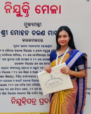 Archana Padhi Instagram - Finally Appointed as AYURVEDIC MEDICAL OFFICER🥹❤️
Great day🙏🏻

Thank u MAA SAMALEI 🙏🏻🥹,my family nd Beloved Teachers for your BLESSINGS❤️nd SUPPORT 🙏🏻

Congratulations to all my batchmates who r now GAZETTED OFFICERS ❤️