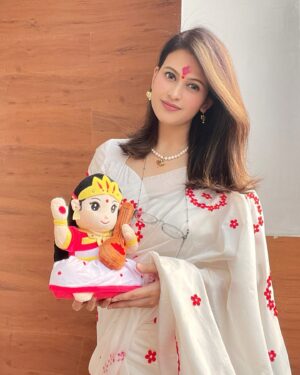 Arunima Dutta Instagram - May Goddess Saraswati bless you with wisdom and success. 
Happy Basant Panchami.

#happysaraswatipuja #basantpanchami #saraswatipuja #guwahati