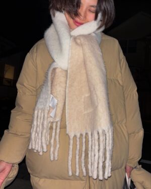 Asami Usuda Instagram - 寒いですね、、
ぐるぐるマフラー必須です🌀

最近は会う人会う人「御上先生」の感想を伝えてくれて嬉しい限りです💫
今のところ毎回リアルタイム視聴が出来ているので、1週間の感覚も日曜日基準になりました。
(今まではなんとく月曜日)
1週間があっという間です。もう第4話です。。

引き続き、よろしくお願いします✨
@mikamisensei_tbs