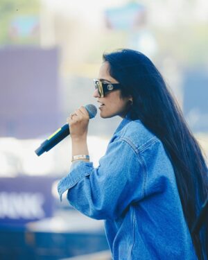 Asees Kaur Instagram - Almost showtime! Soundcheck is done, and I’m buzzing with excitement. See you all this evening! 💖

#AseesKaur #AseesKaurLive #BollywoodMusicProject #BMP #BMP2025