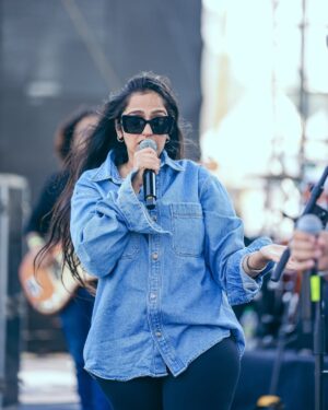 Asees Kaur Instagram - Almost showtime! Soundcheck is done, and I’m buzzing with excitement. See you all this evening! 💖

#AseesKaur #AseesKaurLive #BollywoodMusicProject #BMP #BMP2025