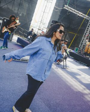 Asees Kaur Instagram - Almost showtime! Soundcheck is done, and I’m buzzing with excitement. See you all this evening! 💖

#AseesKaur #AseesKaurLive #BollywoodMusicProject #BMP #BMP2025