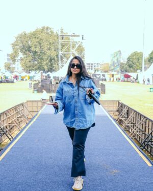 Asees Kaur Instagram - Almost showtime! Soundcheck is done, and I’m buzzing with excitement. See you all this evening! 💖

#AseesKaur #AseesKaurLive #BollywoodMusicProject #BMP #BMP2025