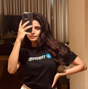 Asheema Vardaan Instagram - Asli kalakaar kaun??? 

#aasheemavardaan #kalakaar