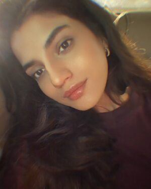 Asheema Vardaan Instagram - Red lights are just pit stops for daydreams like me 🚦✨.

#pisces #aasheemavardaan