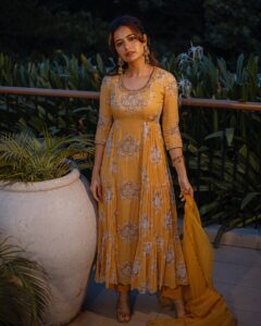 Actress Ashika Ranganath HD Photos and Wallpapers January 2025
